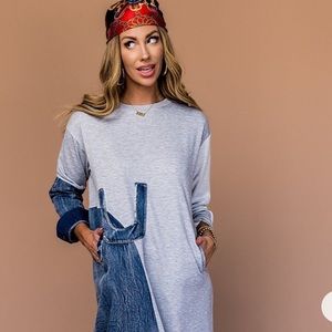 Oversized, loose fit dress. Soft sweatshirt-like material grey & denim